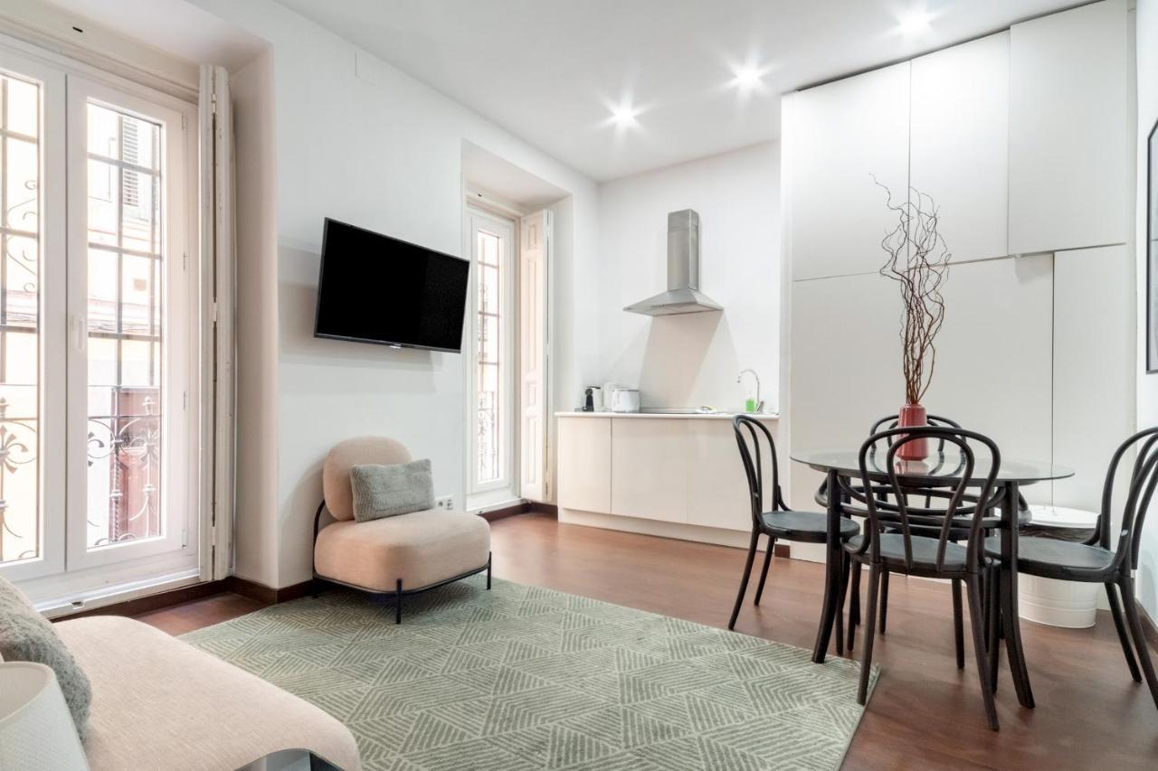 מדריד 2 Bedrooms 2 Bathrooms Furnished - Malasana - Bright Stylish - Mintystay מראה חיצוני תמונה