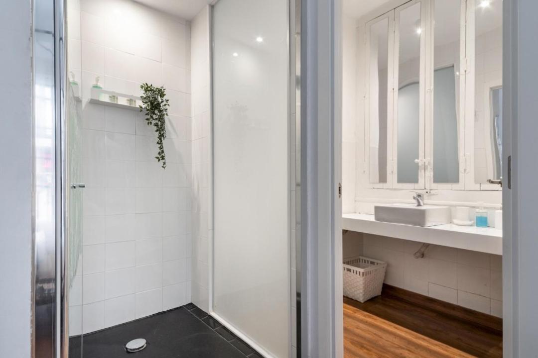 מדריד 2 Bedrooms 2 Bathrooms Furnished - Malasana - Bright Stylish - Mintystay מראה חיצוני תמונה