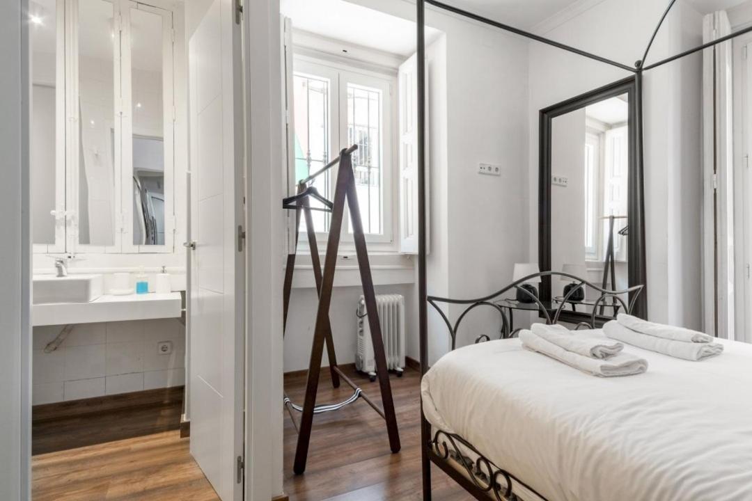 מדריד 2 Bedrooms 2 Bathrooms Furnished - Malasana - Bright Stylish - Mintystay מראה חיצוני תמונה