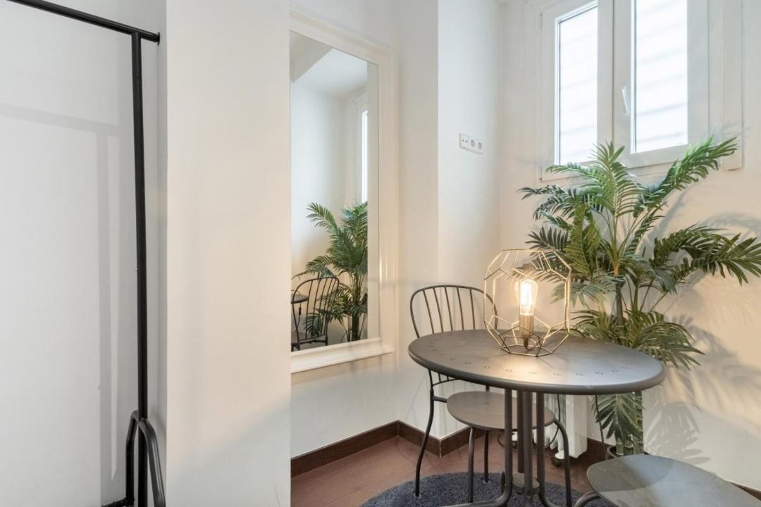 מדריד 2 Bedrooms 2 Bathrooms Furnished - Malasana - Bright Stylish - Mintystay מראה חיצוני תמונה