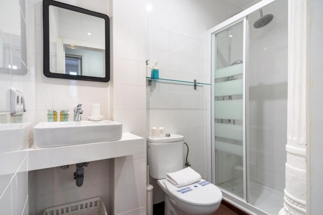 מדריד 2 Bedrooms 2 Bathrooms Furnished - Malasana - Bright Stylish - Mintystay מראה חיצוני תמונה